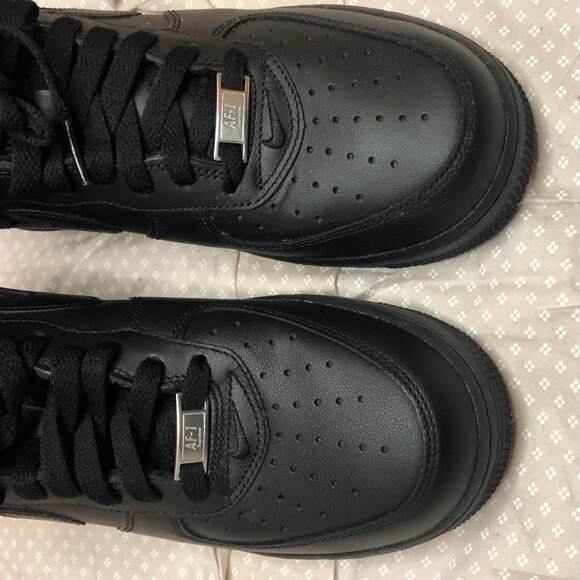 Supreme Black Air Force 1 – Size 9 - Picture 2 of 5